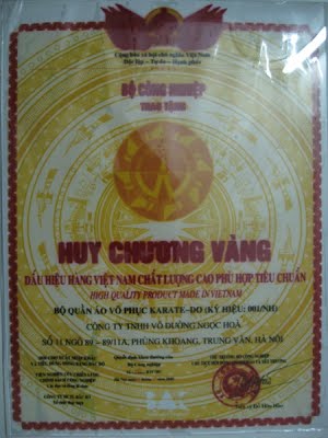 Dấu hiệu hàng Việt Nam chất lượng cao phù hợp tiêu chuẩn cho bộ quần áo Karatedo của Võ đường Ngọc Hòa