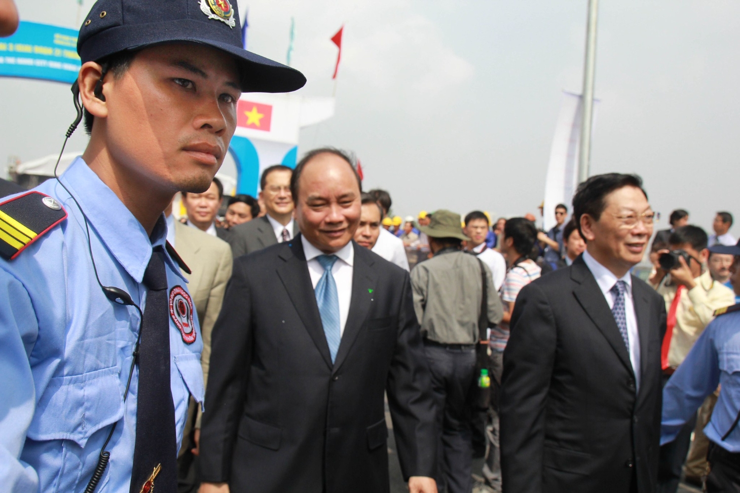 Vệ Sỹ Võ Đường Ngọc Hòa bảo vệ Chủ tịch nước Nguyễn Xuân Phúc